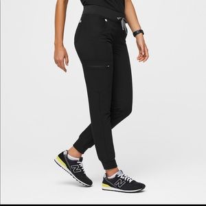 Figs woman’s black zamora jogger scrub pants size medium